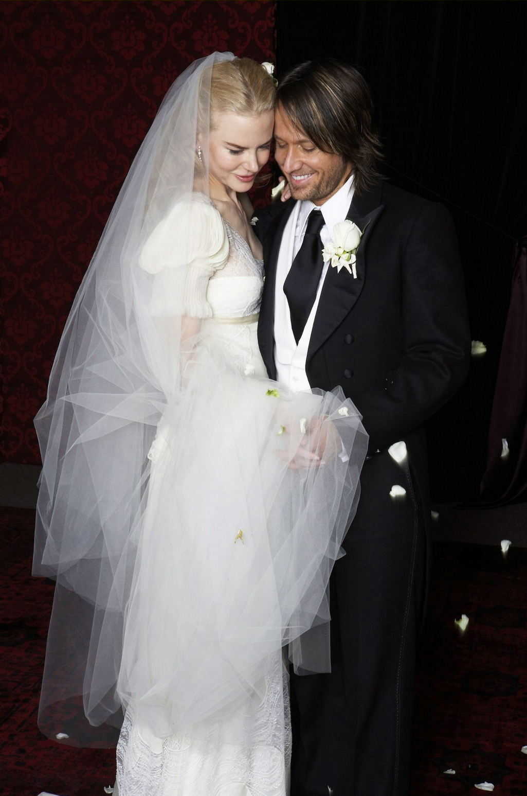 Nicole Kidman and Keith Urban early 2000s wedding dresses